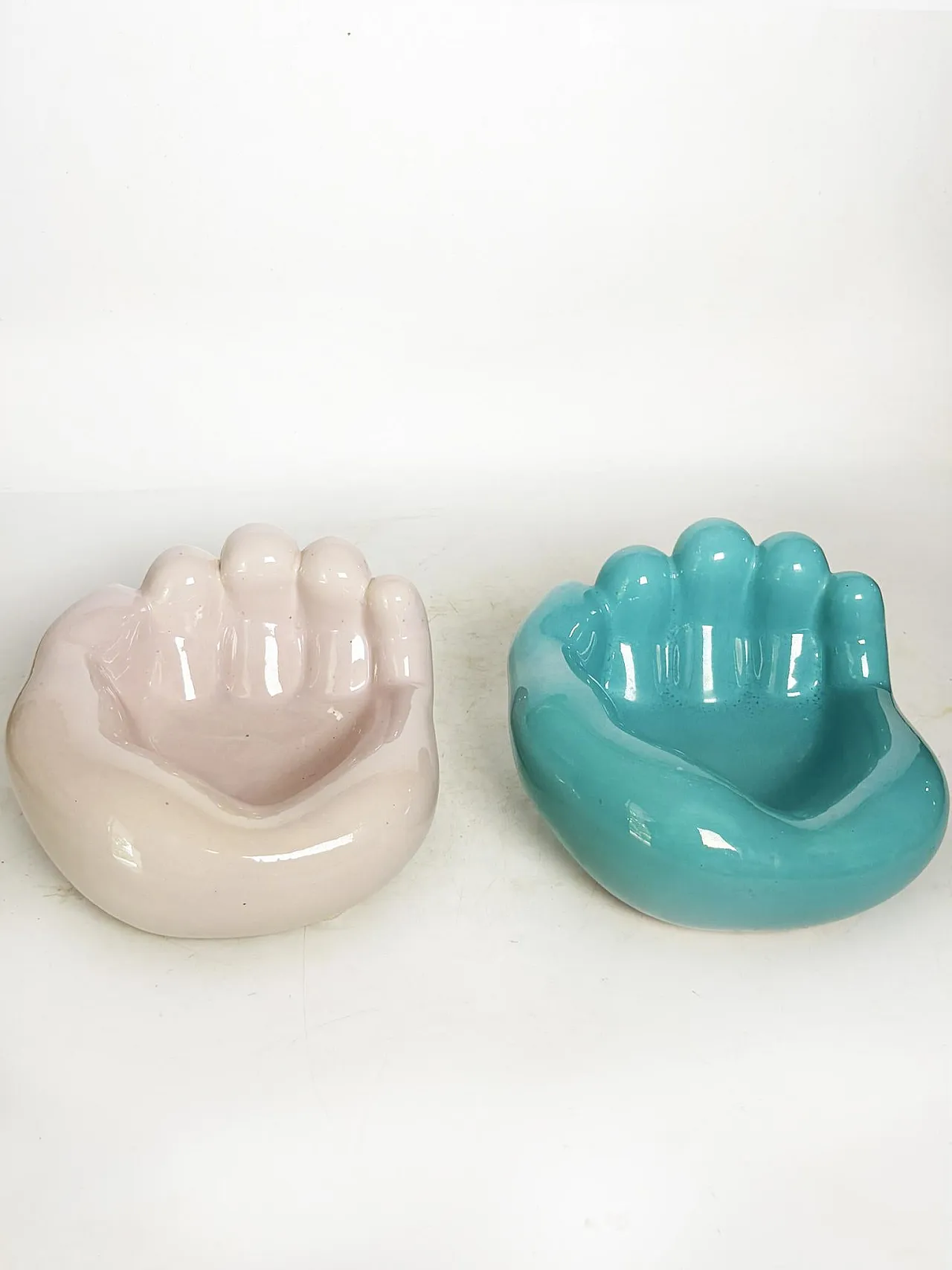 Pair of blue and green bear paw ceramic ashtrays, 1970s 2
