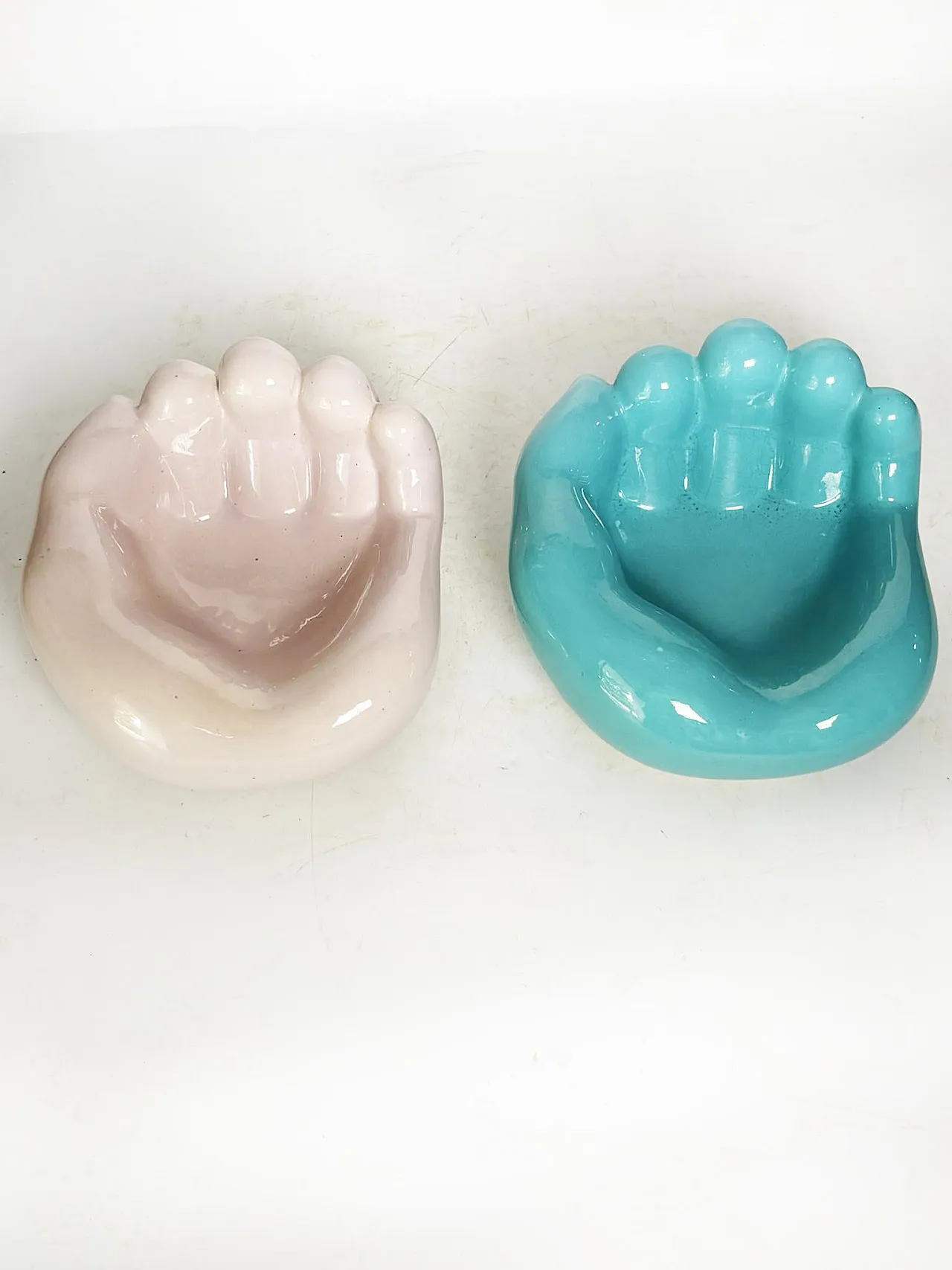 Pair of blue and green bear paw ceramic ashtrays, 1970s 3