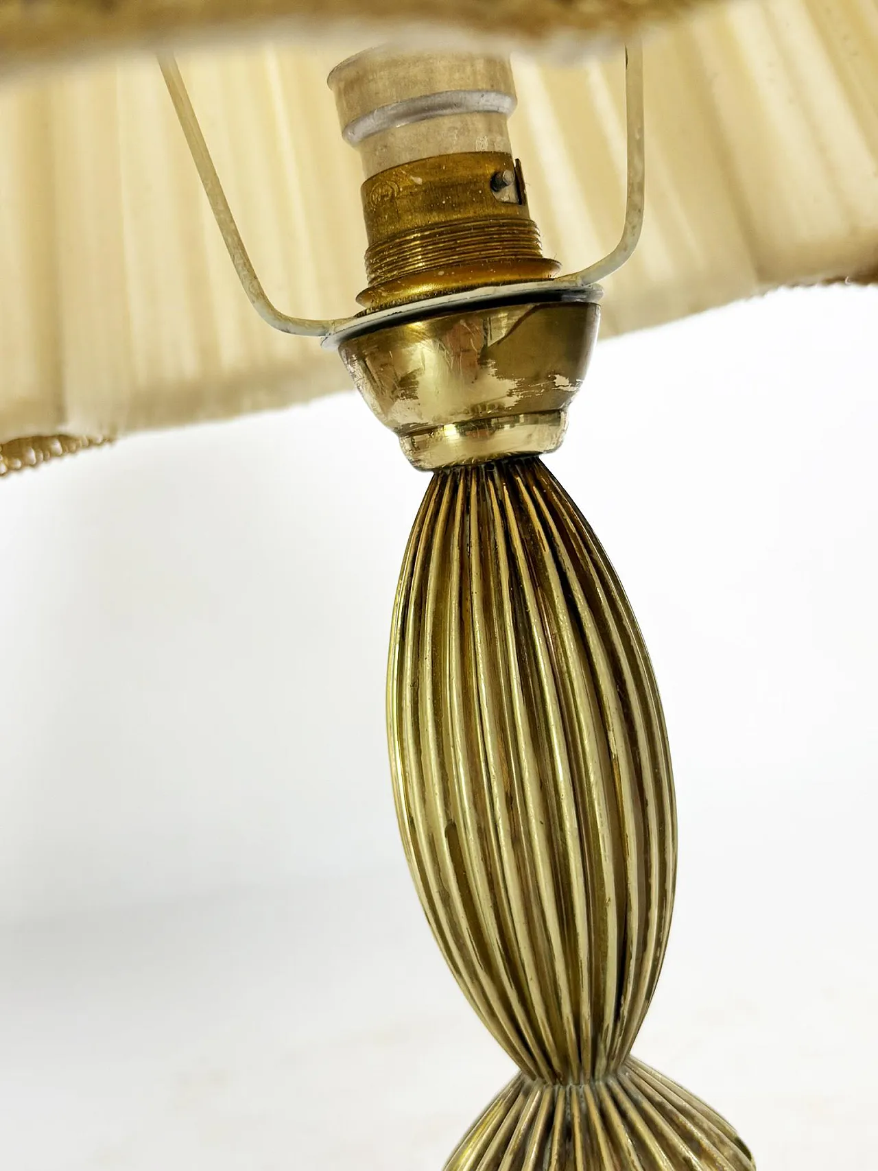 Lampada da tavolo in ottone con paralume Art Nouveau, anni '20 9