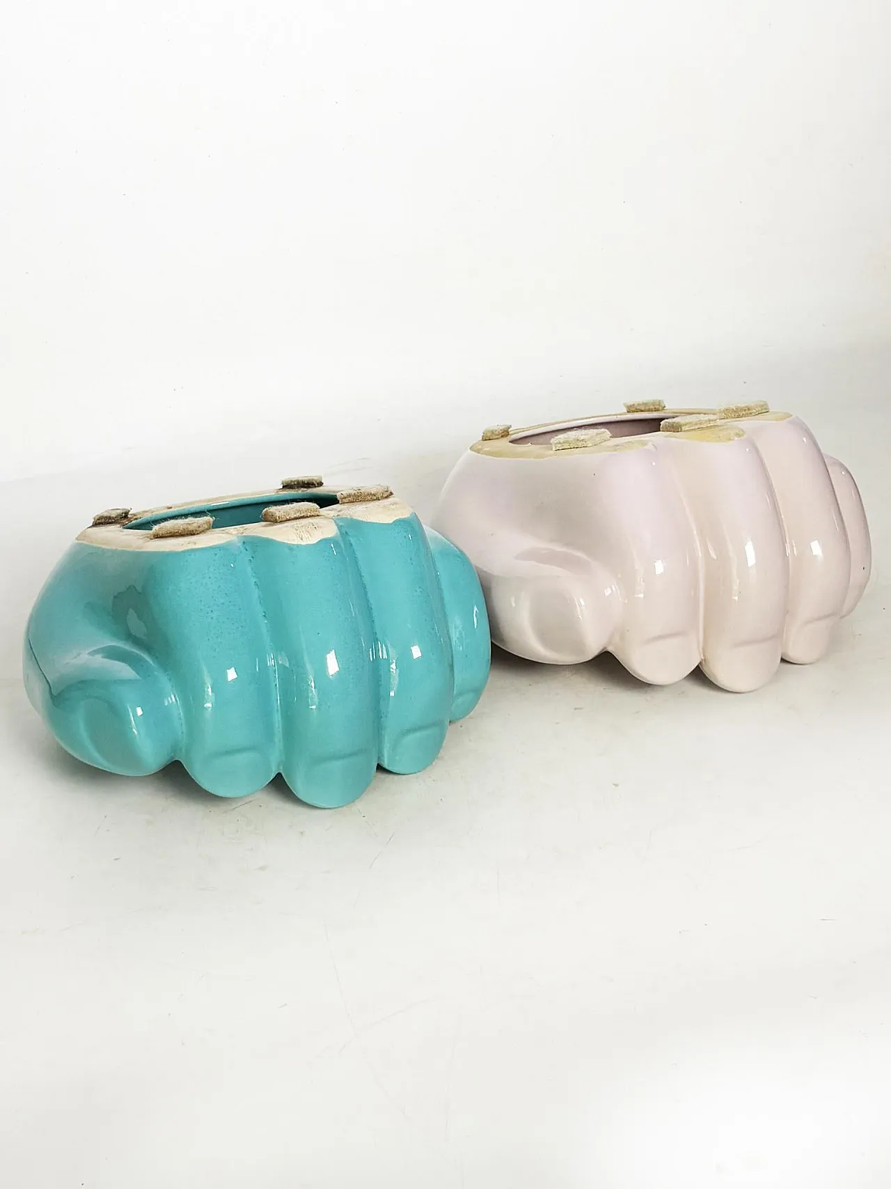 Pair of blue and green bear paw ceramic ashtrays, 1970s 10