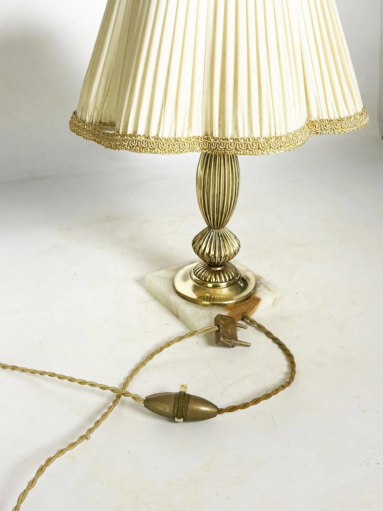 Lampada da tavolo in ottone con paralume Art Nouveau, anni '20 10