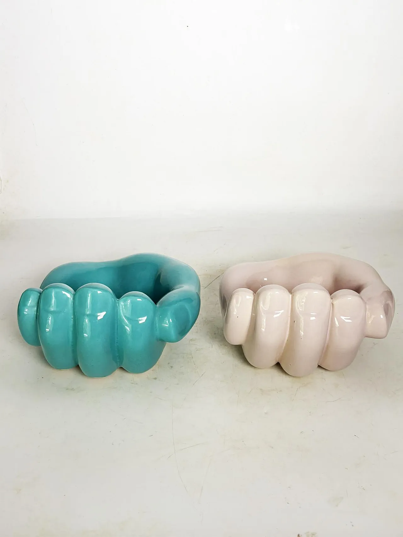 Pair of blue and green bear paw ceramic ashtrays, 1970s 11