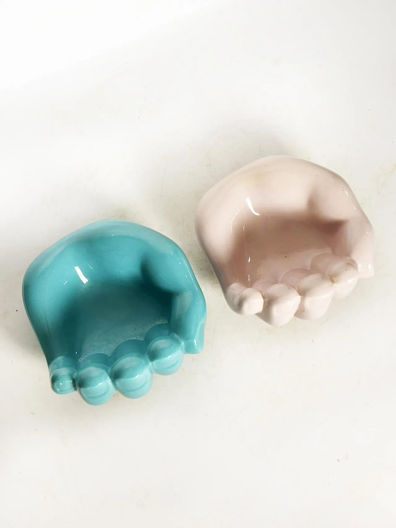 Pair of blue and green bear paw ceramic ashtrays, 1970s 12