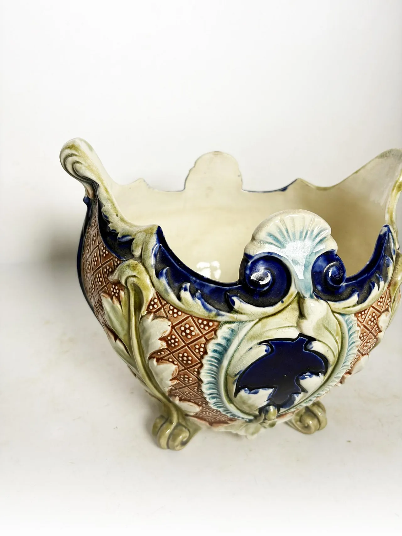Majolica ceramic planter, 19th century 4