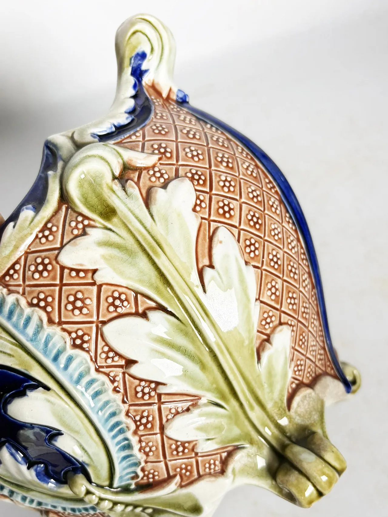 Majolica ceramic planter, 19th century 6