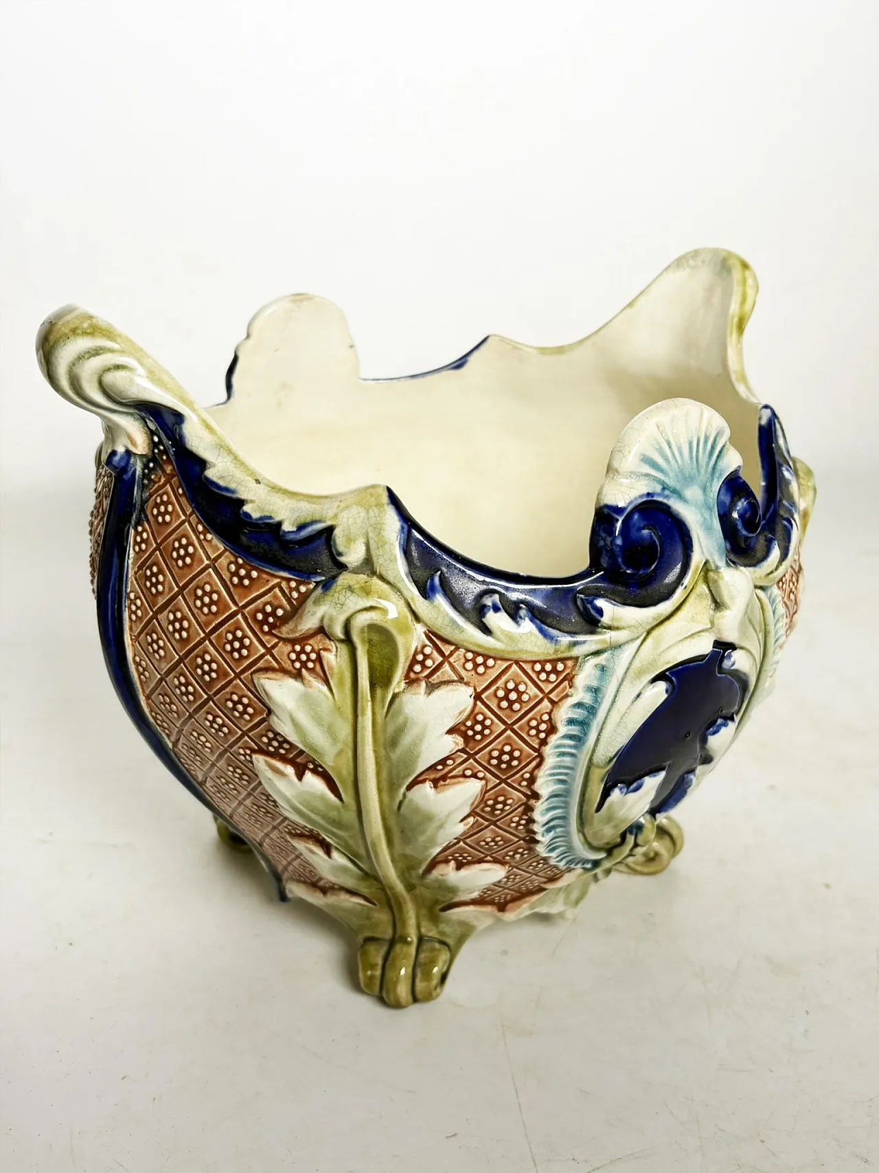 Majolica ceramic planter, 19th century 8