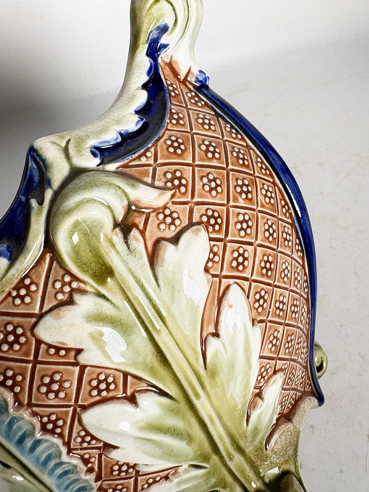 Majolica ceramic planter, 19th century 9
