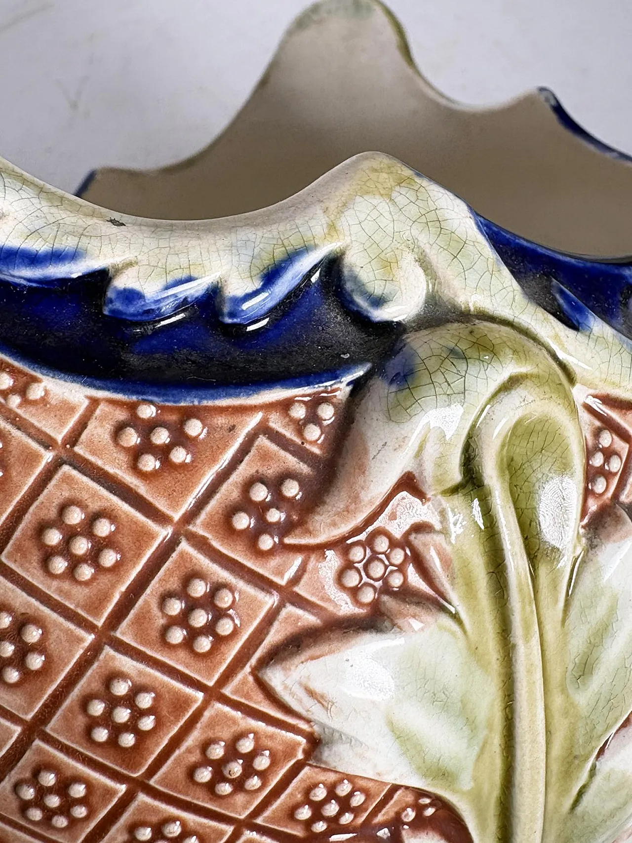 Majolica ceramic planter, 19th century 10