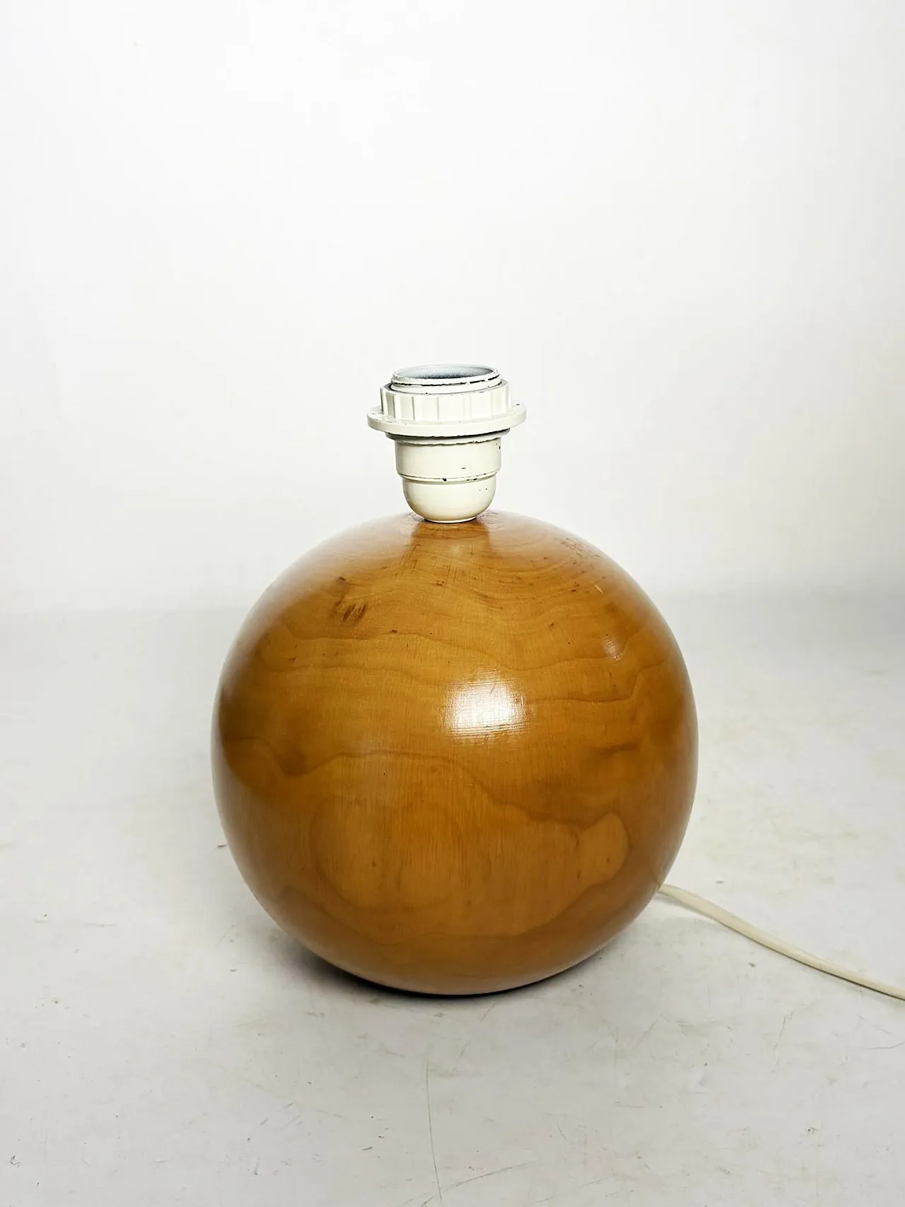 Lampada da tavolo a sfera in legno, anni '80 2