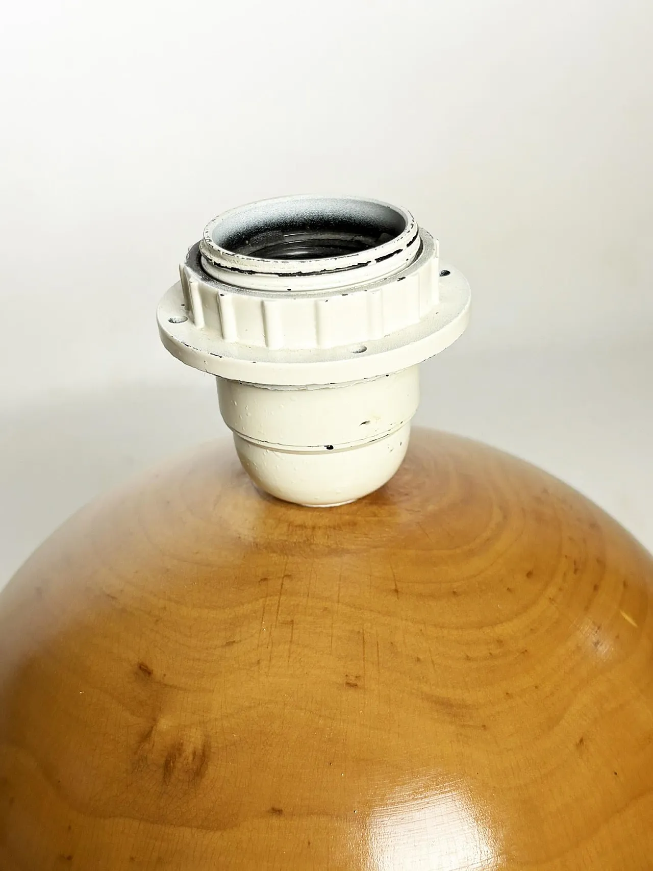 Lampada da tavolo a sfera in legno, anni '80 6