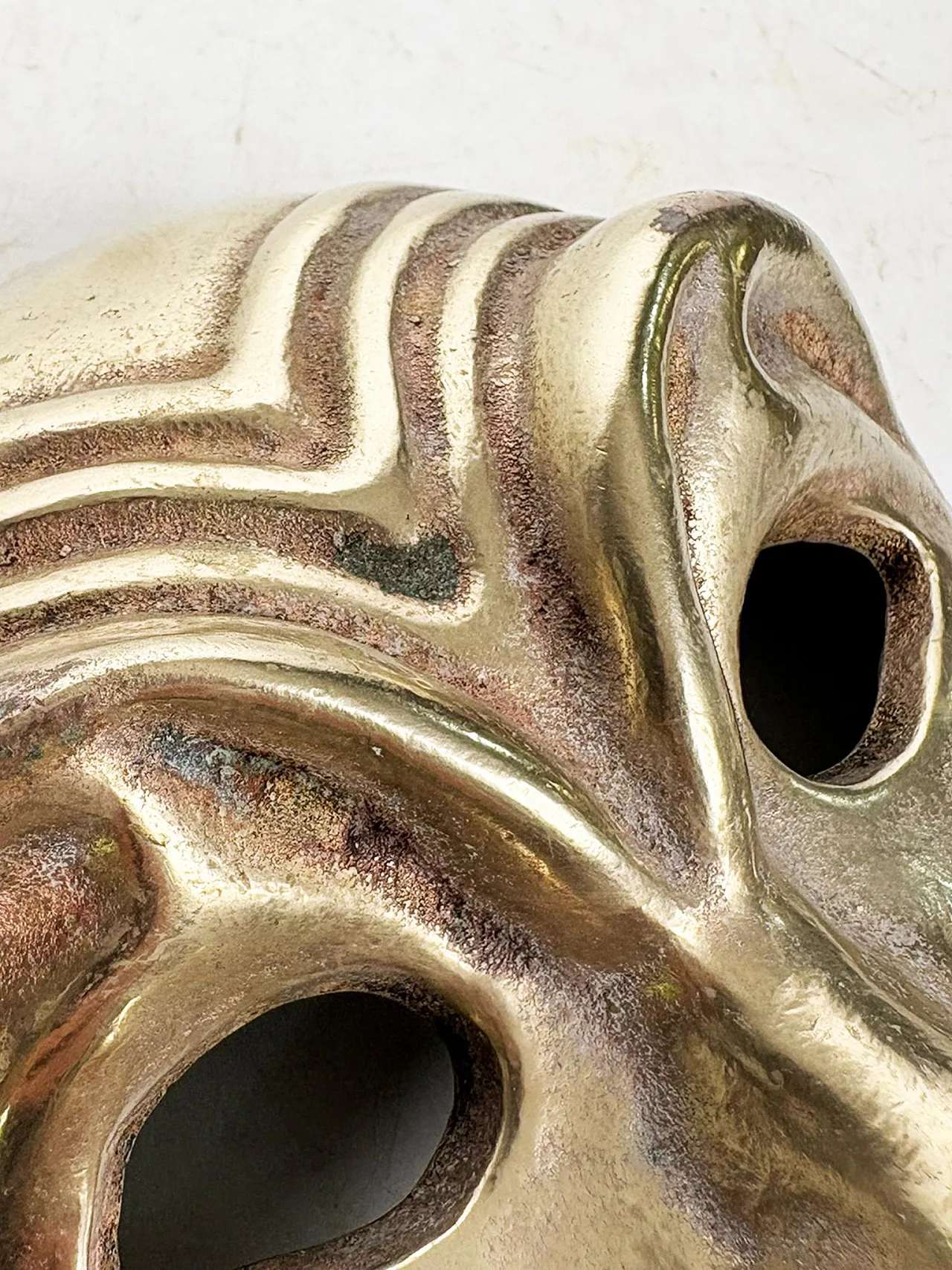 Maschera in ottone, scultura, anni '60 5