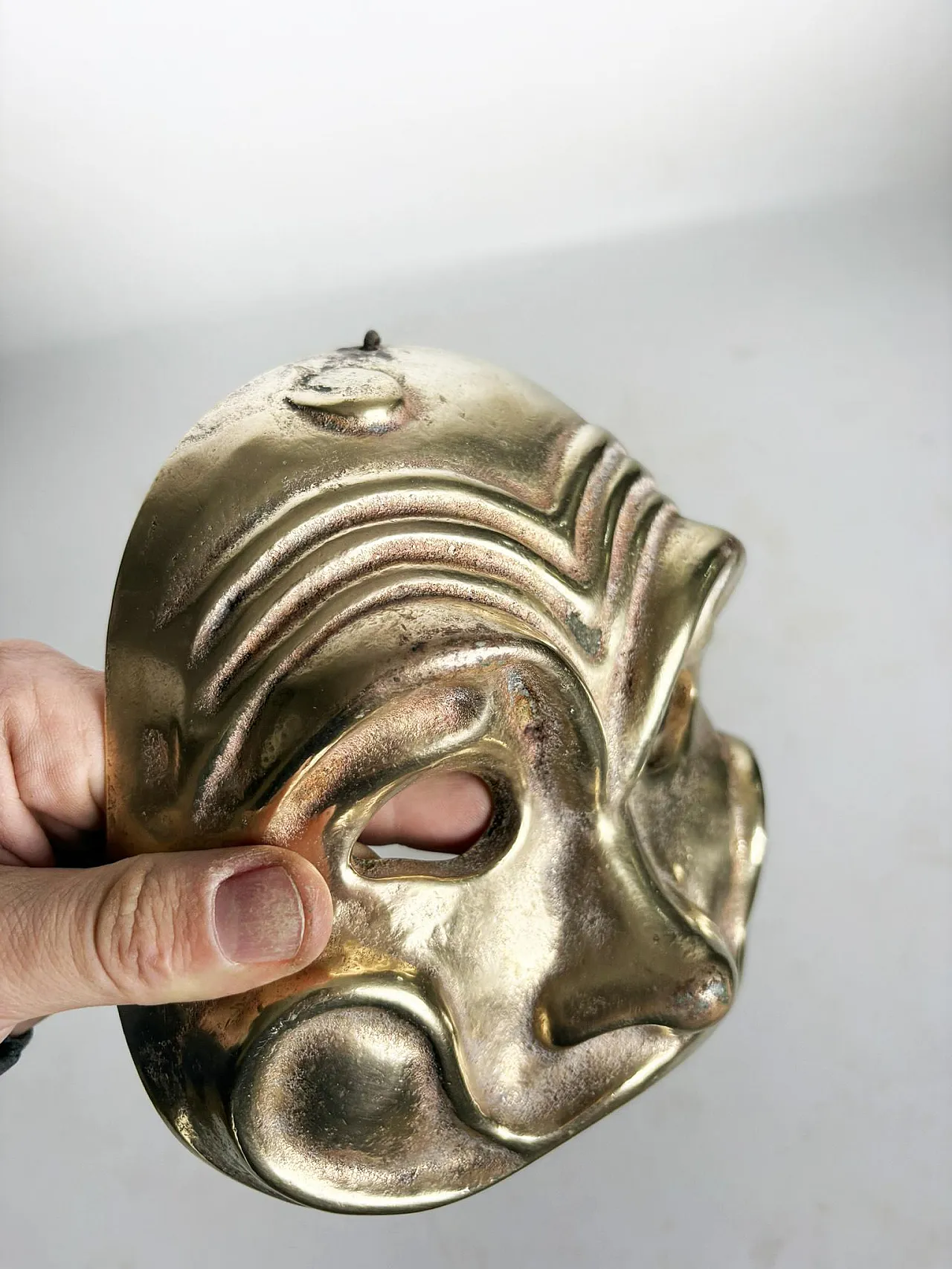 Maschera in ottone, scultura, anni '60 7