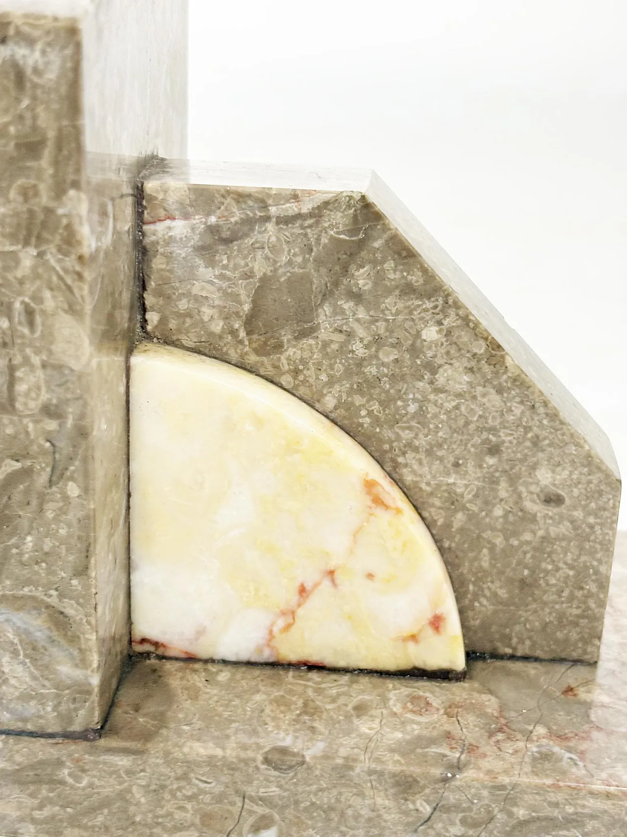 Coppia di fermalibri in marmo, anni '50 6