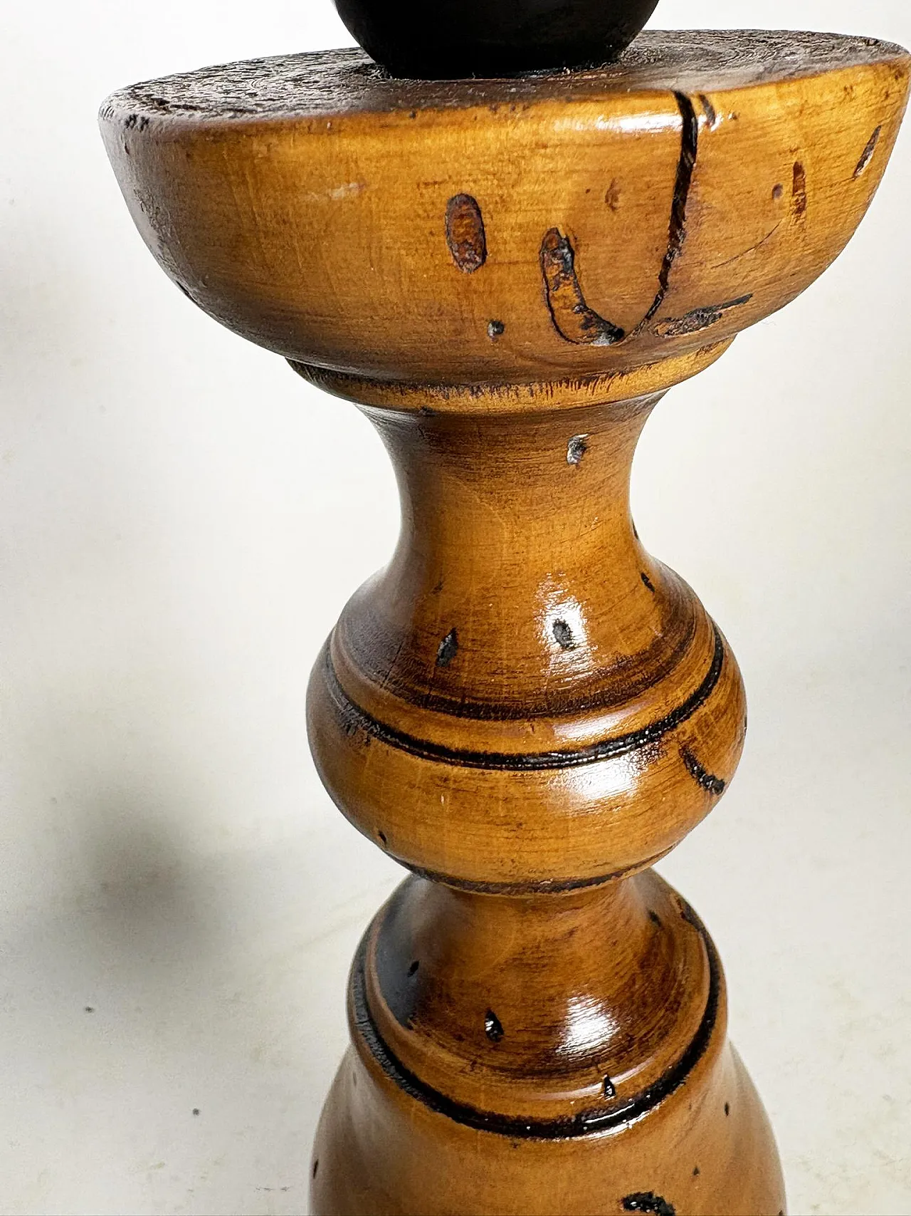 Lampada da tavolo in legno ritorto con patina antica, anni '70 6