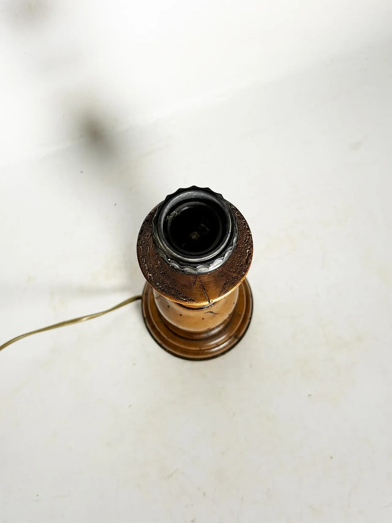 Lampada da tavolo in legno ritorto con patina antica, anni '70 7