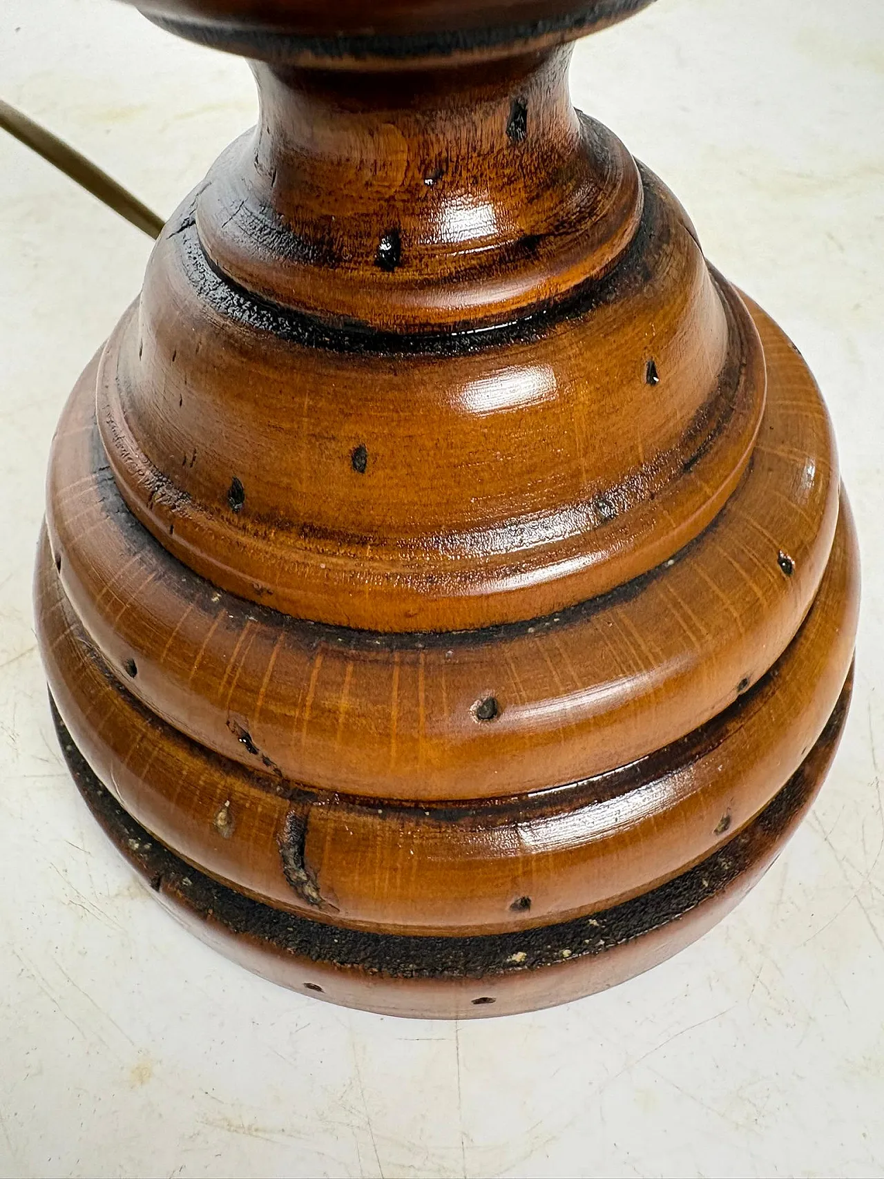 Lampada da tavolo in legno ritorto con patina antica, anni '70 12
