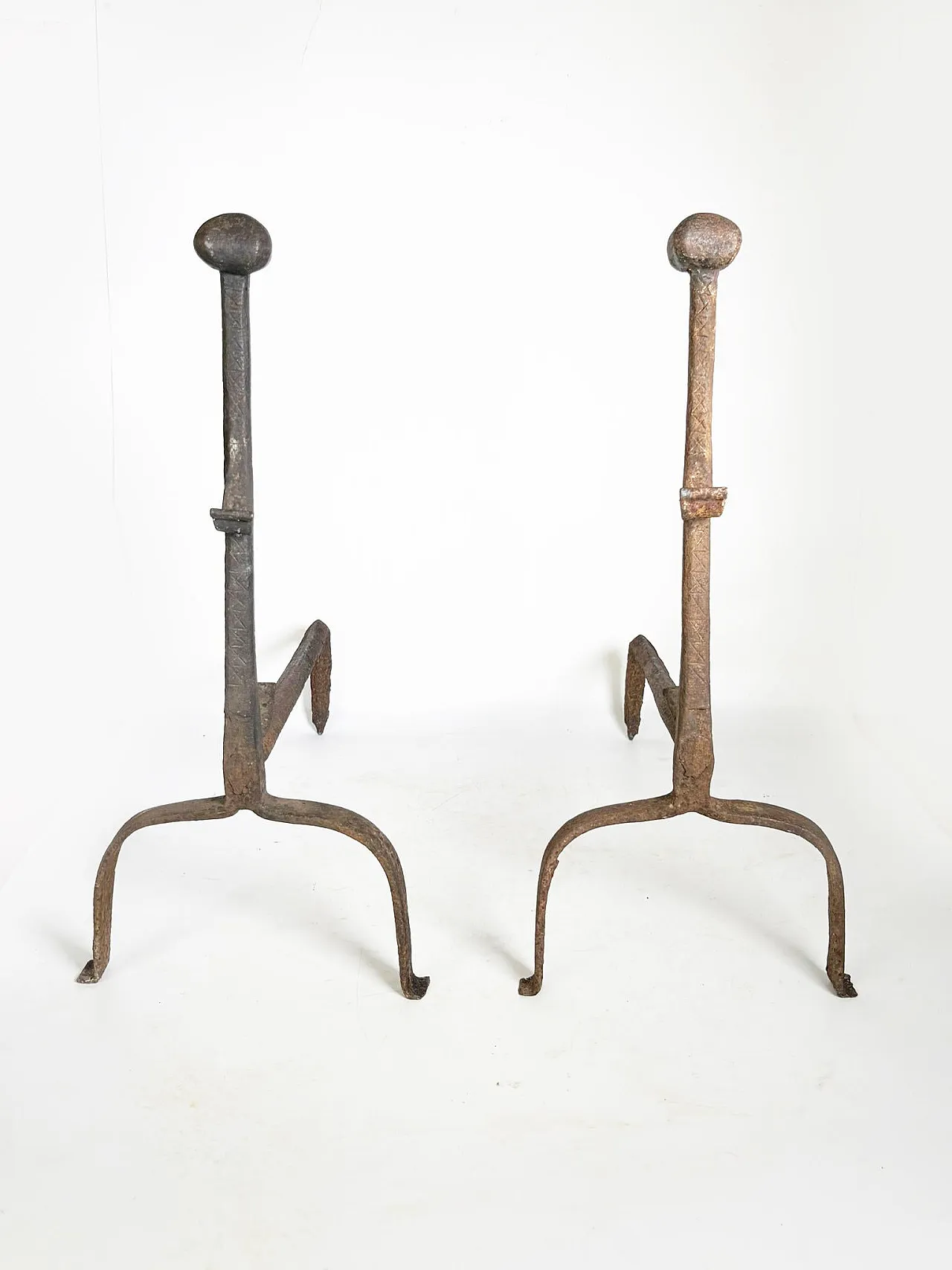 Coppia di candelabri in ghisa, anni '60 2