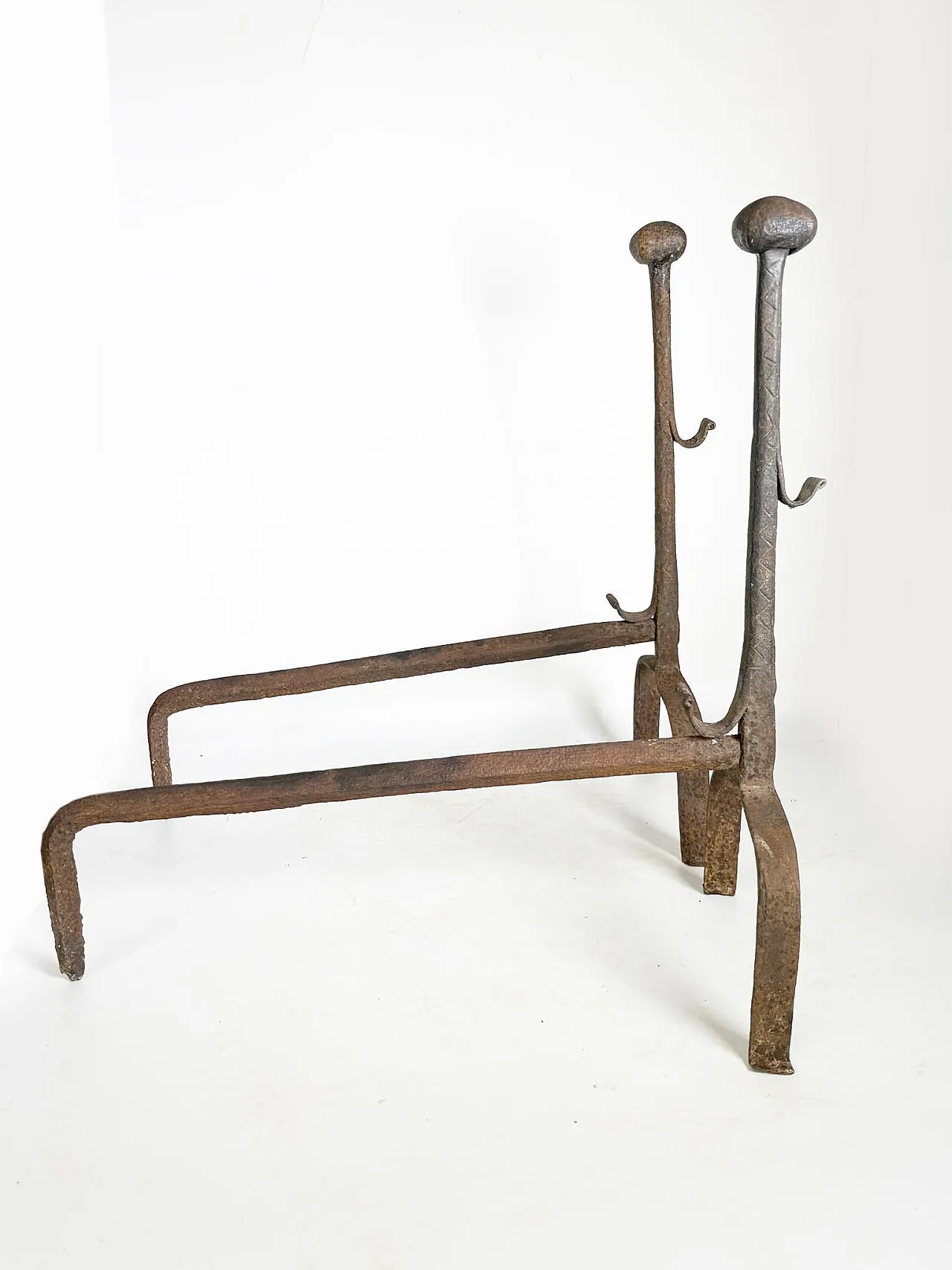 Coppia di candelabri in ghisa, anni '60 5