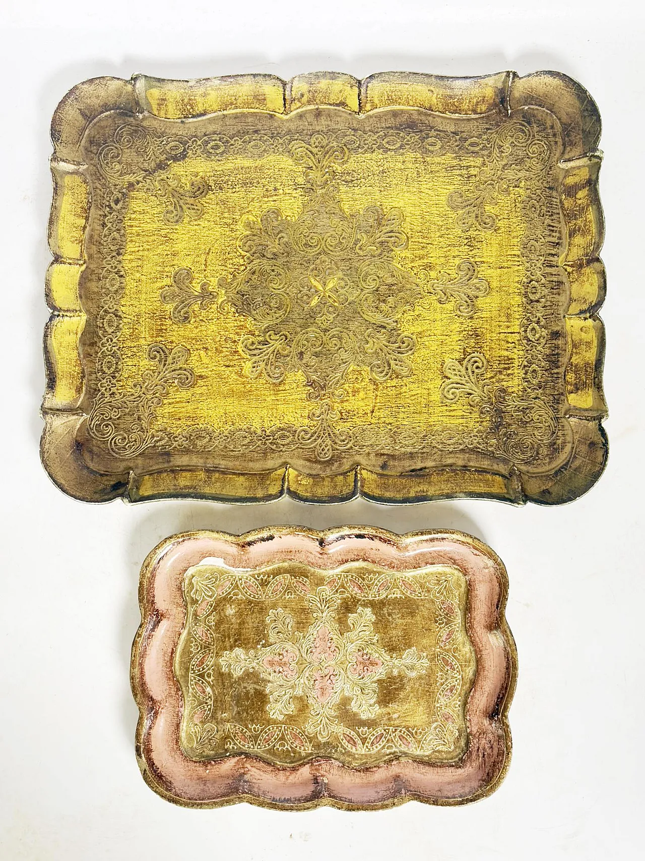 Coppia di vassoi in legno dorato, '900 5