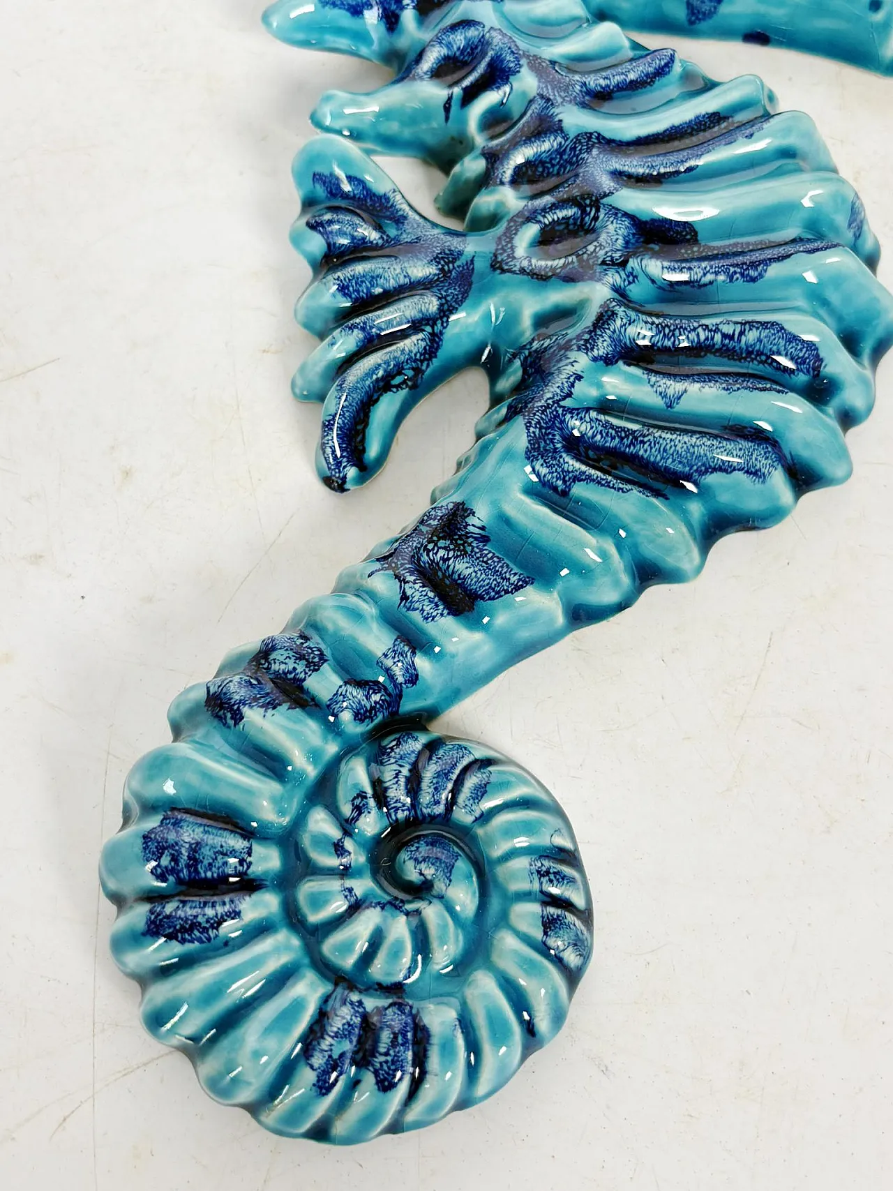 Decorazione da parete blu in ceramica smaltata, anni '70 5