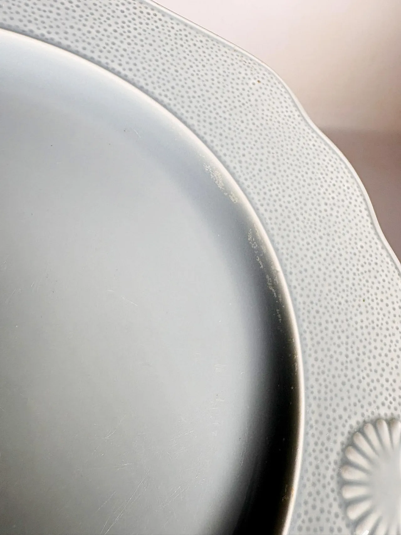Piatto in ceramica blu, anni '70 11