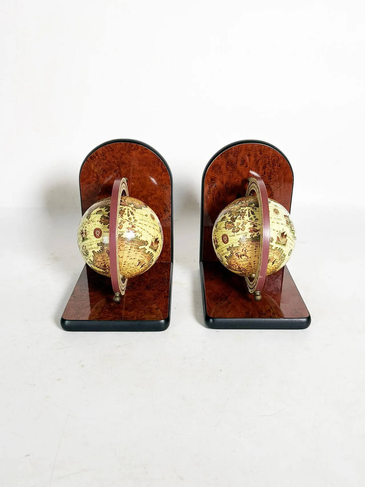 Pair of globe-shaped bookends, 1970s 2