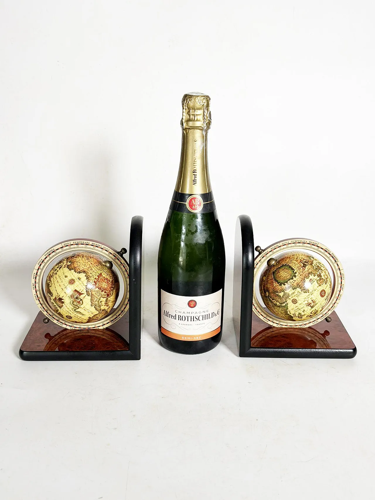 Pair of globe-shaped bookends, 1970s 3