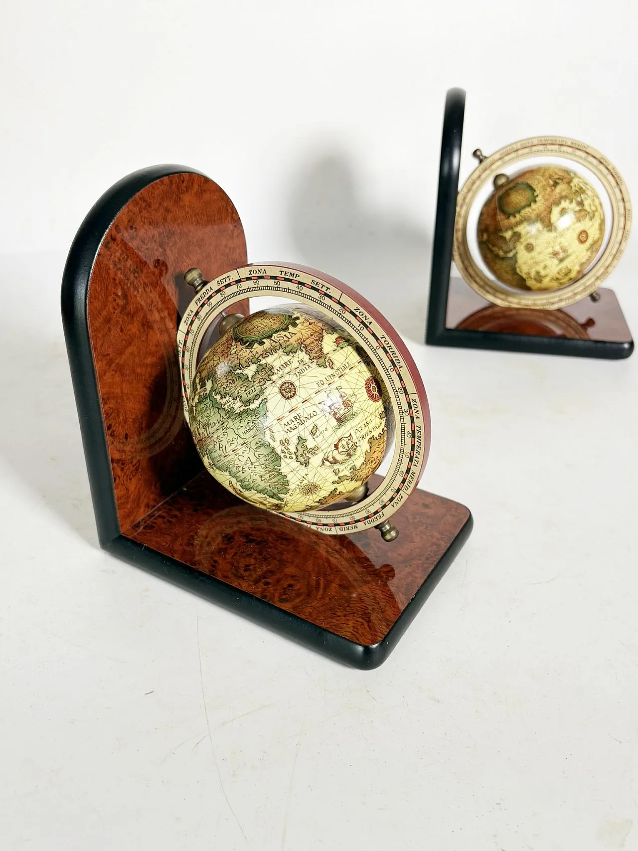Pair of globe-shaped bookends, 1970s 4