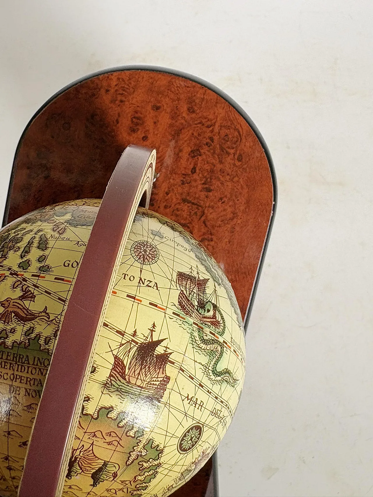 Pair of globe-shaped bookends, 1970s 7