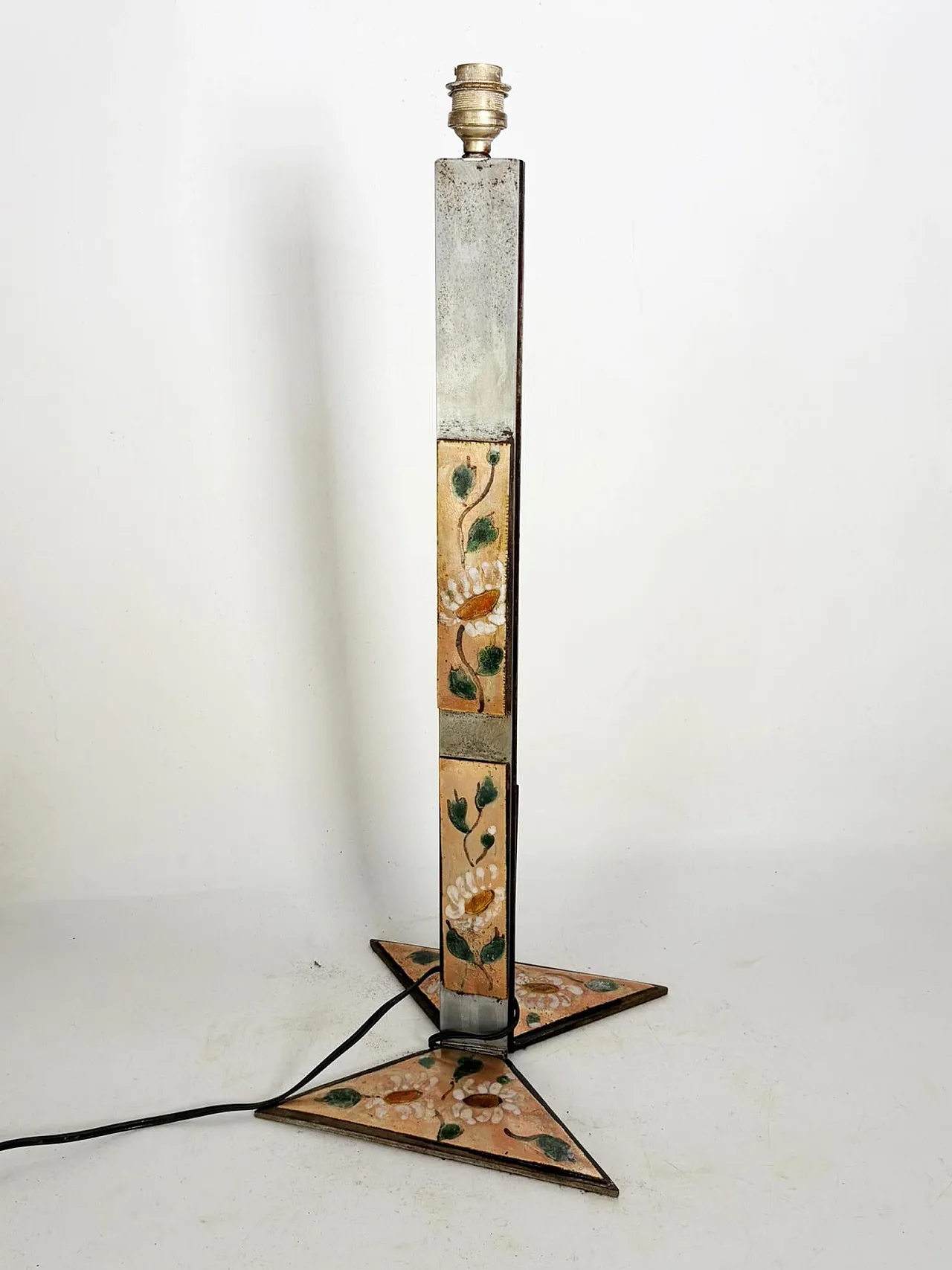 Lampada da tavolo in metallo con decorazione floreale, anni '70 2