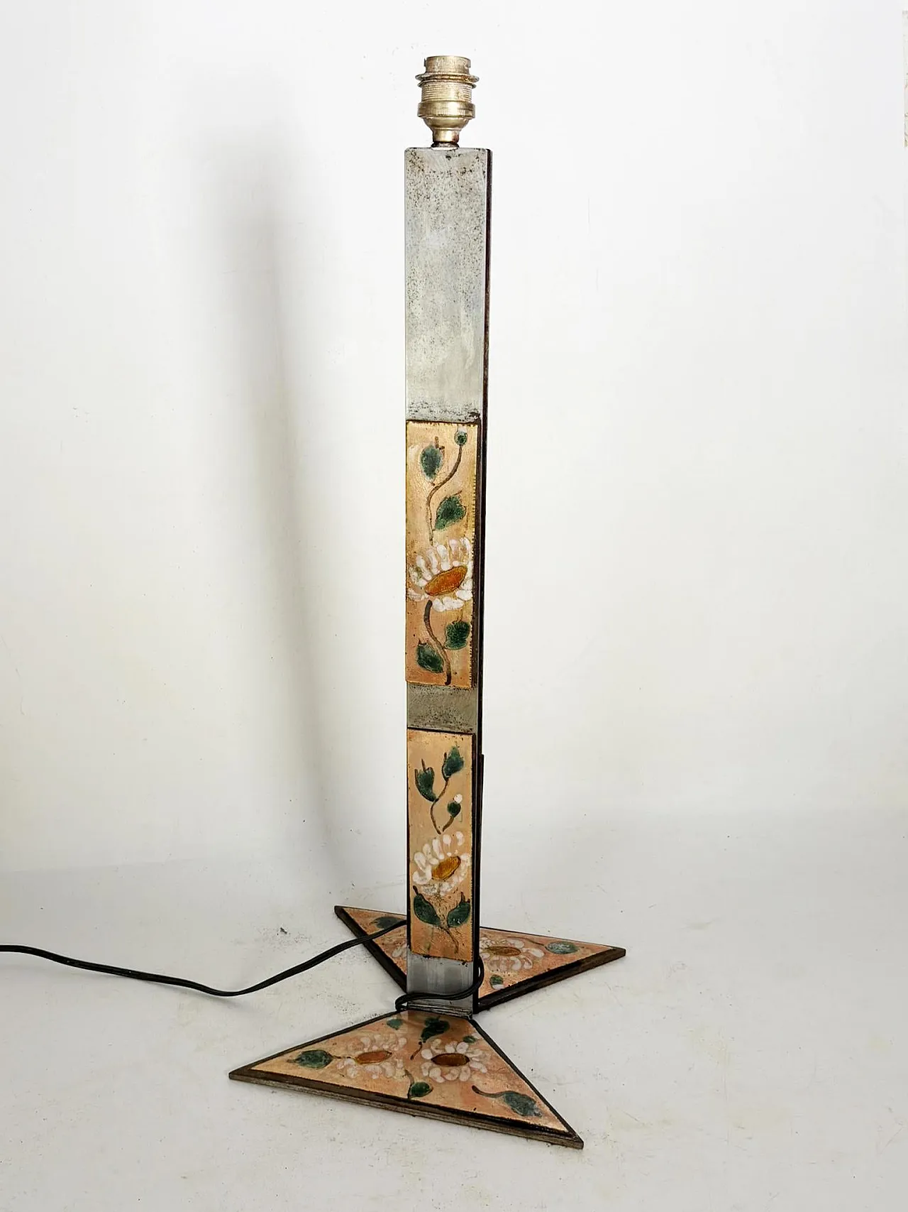 Lampada da tavolo in metallo con decorazione floreale, anni '70 4