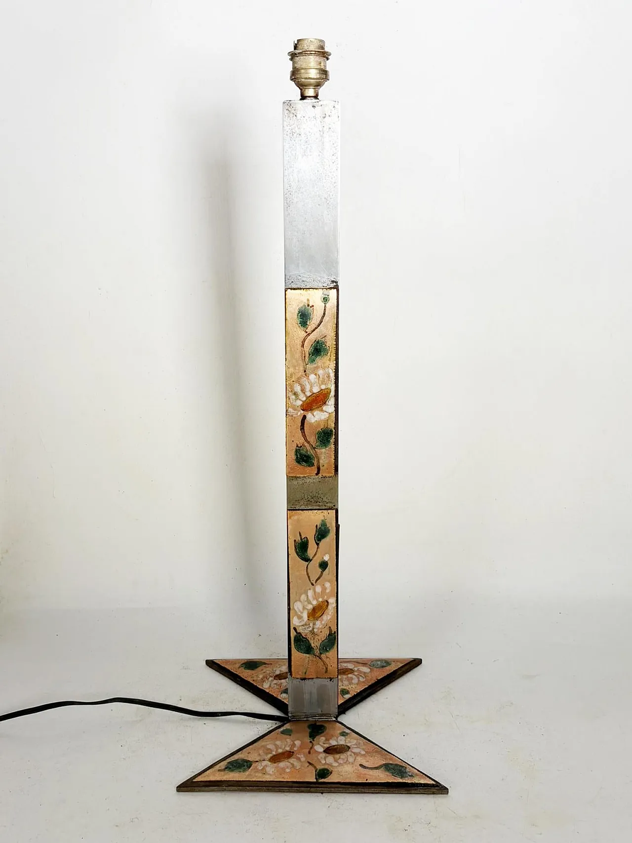 Lampada da tavolo in metallo con decorazione floreale, anni '70 5