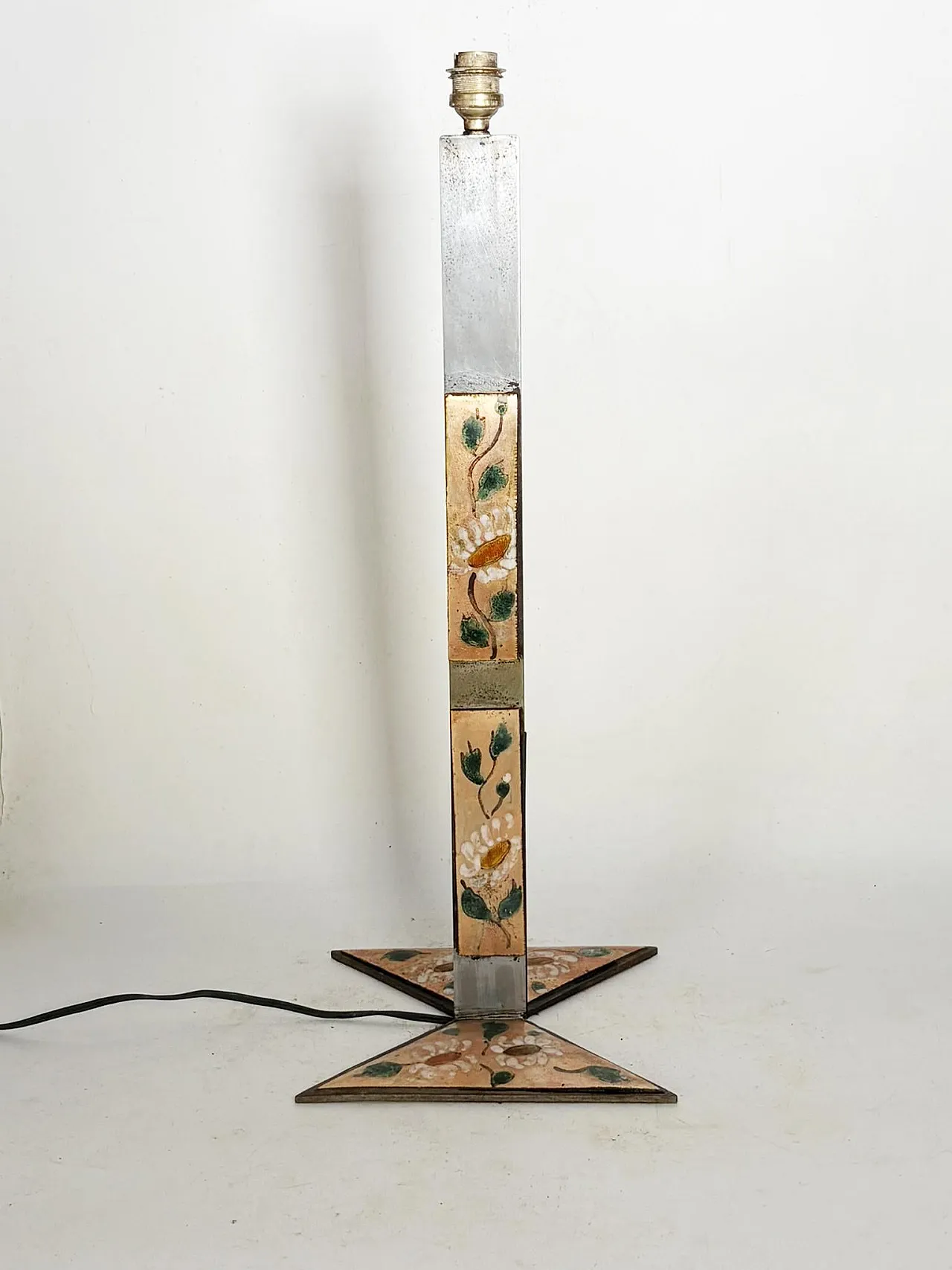 Lampada da tavolo in metallo con decorazione floreale, anni '70 6