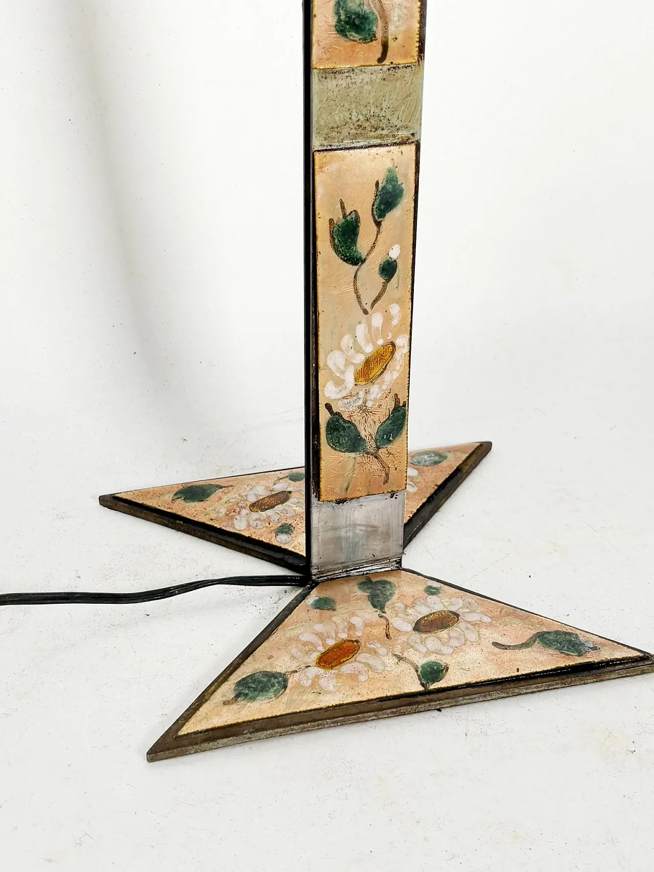 Lampada da tavolo in metallo con decorazione floreale, anni '70 8