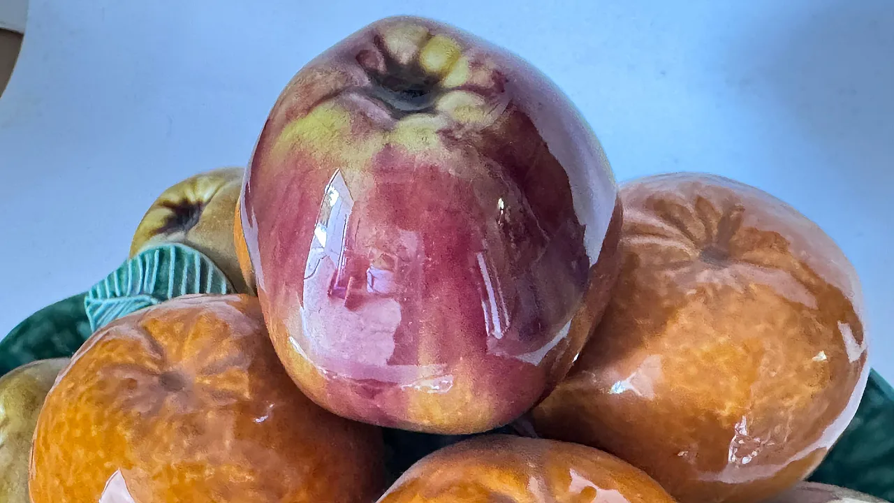 Cesto di frutta in ceramica, anni '60 9