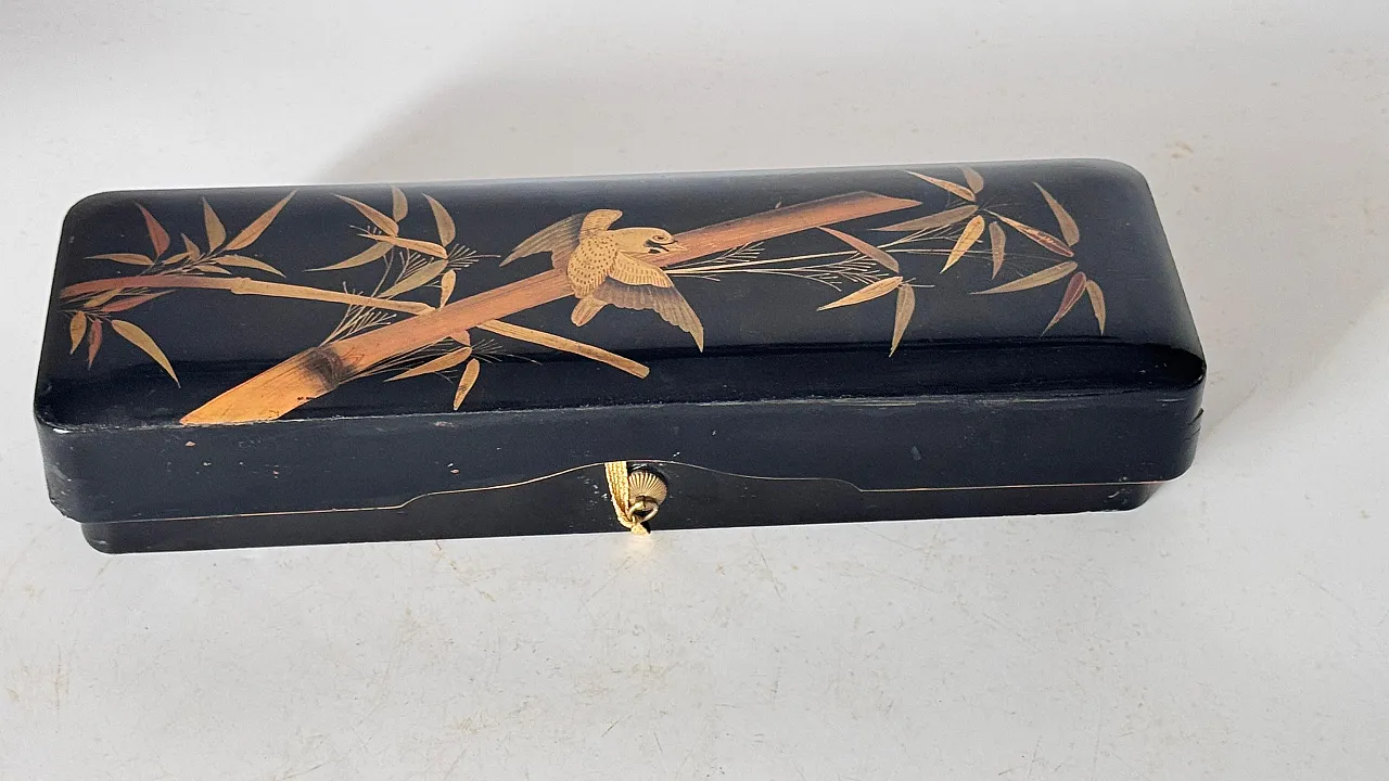 Lacquer box with gold bird and reed motif decorative, 20th Century 11