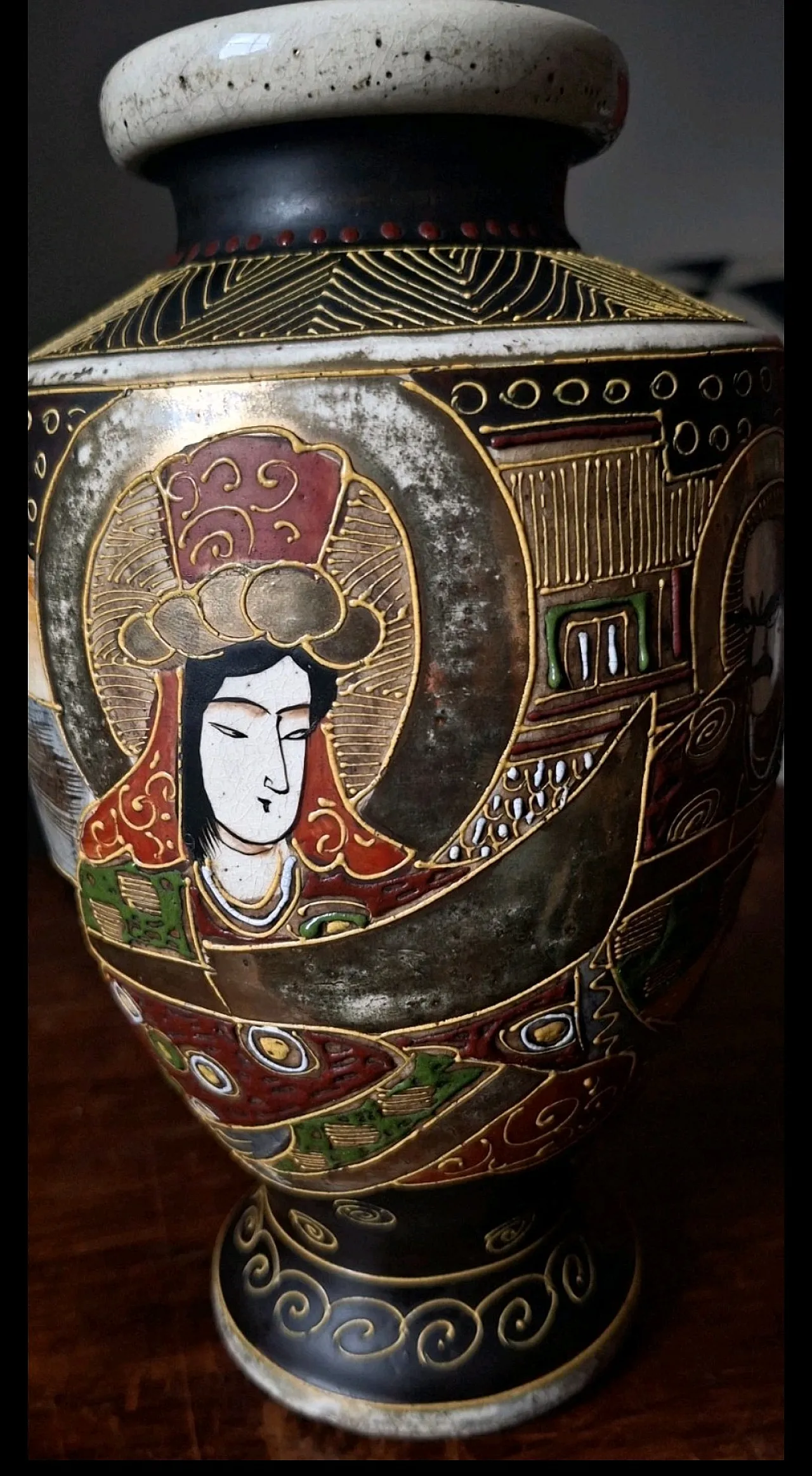 Antico Vaso Giapponese Satsuma con Personaggi, '900 8