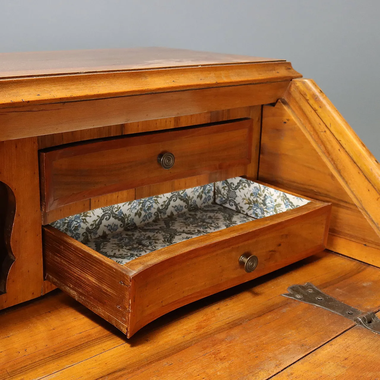 Walnut style drop-leaf cabinet with cherry trim, early 20th century 7