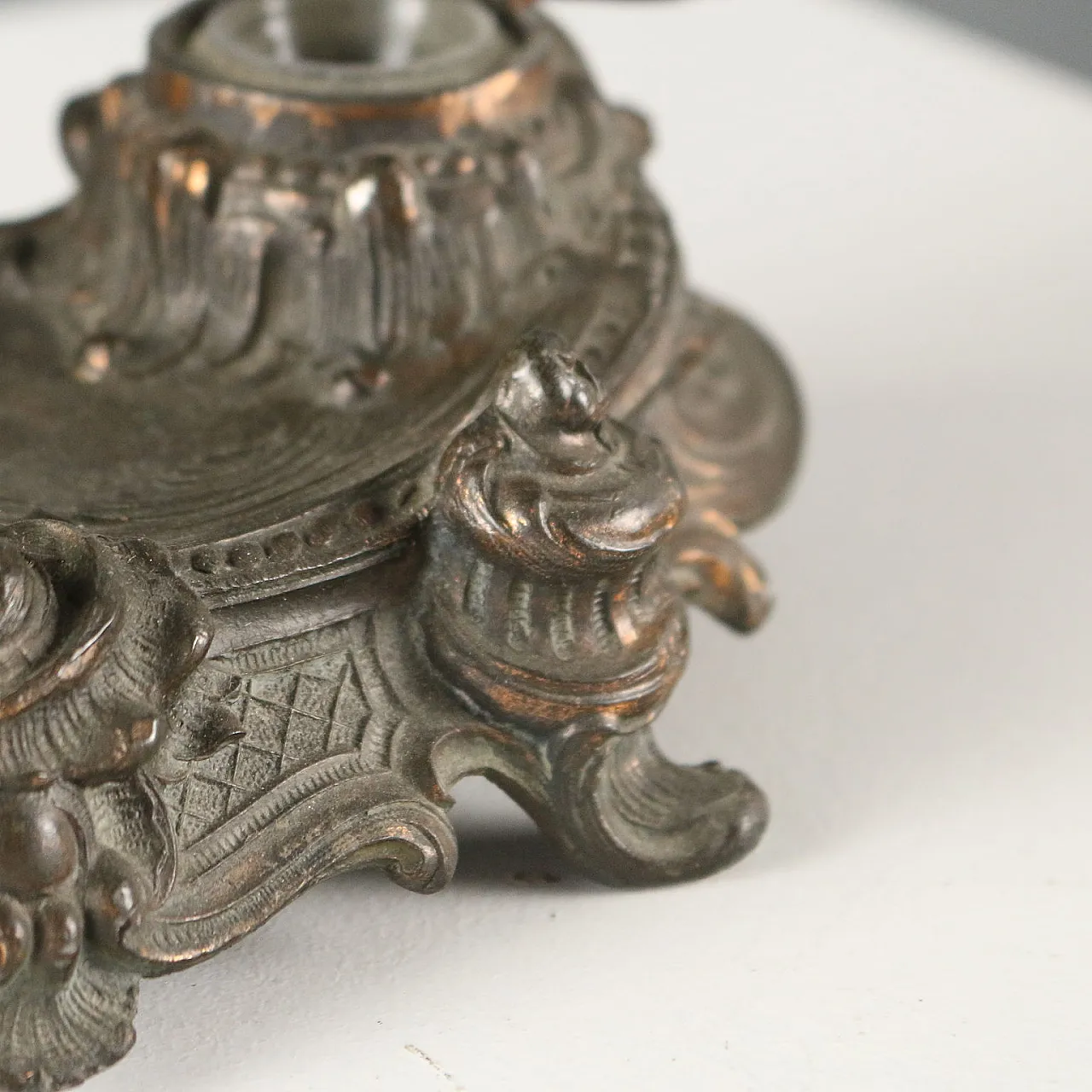 Inkwell in bronze patinated metal, 20th century 8