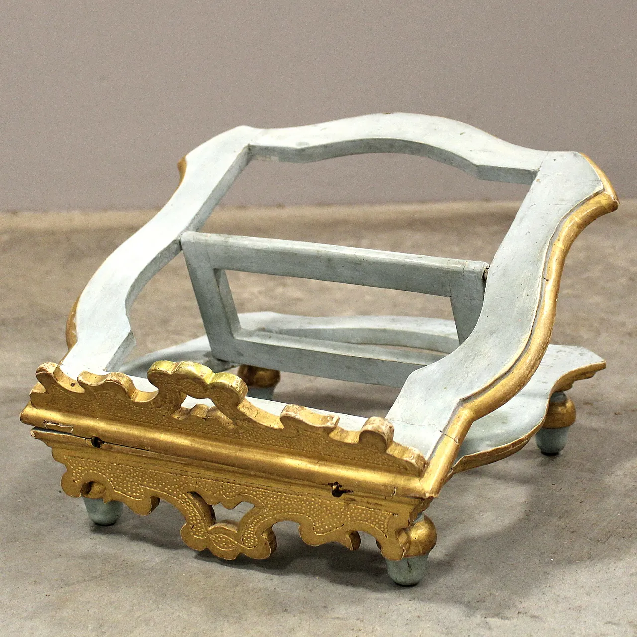 18th century Italian lacquered and gilded wooden table lectern 1