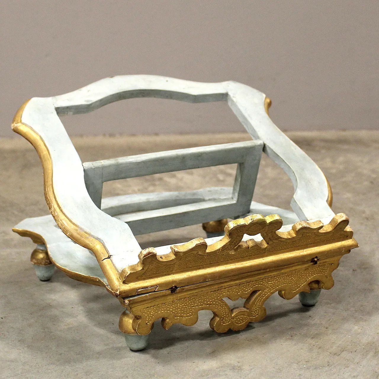 18th century Italian lacquered and gilded wooden table lectern 2