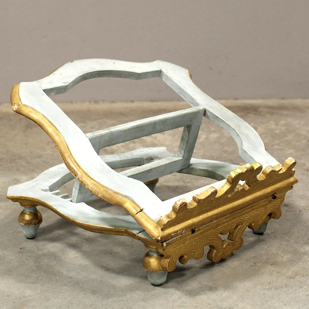 18th century Italian lacquered and gilded wooden table lectern 5
