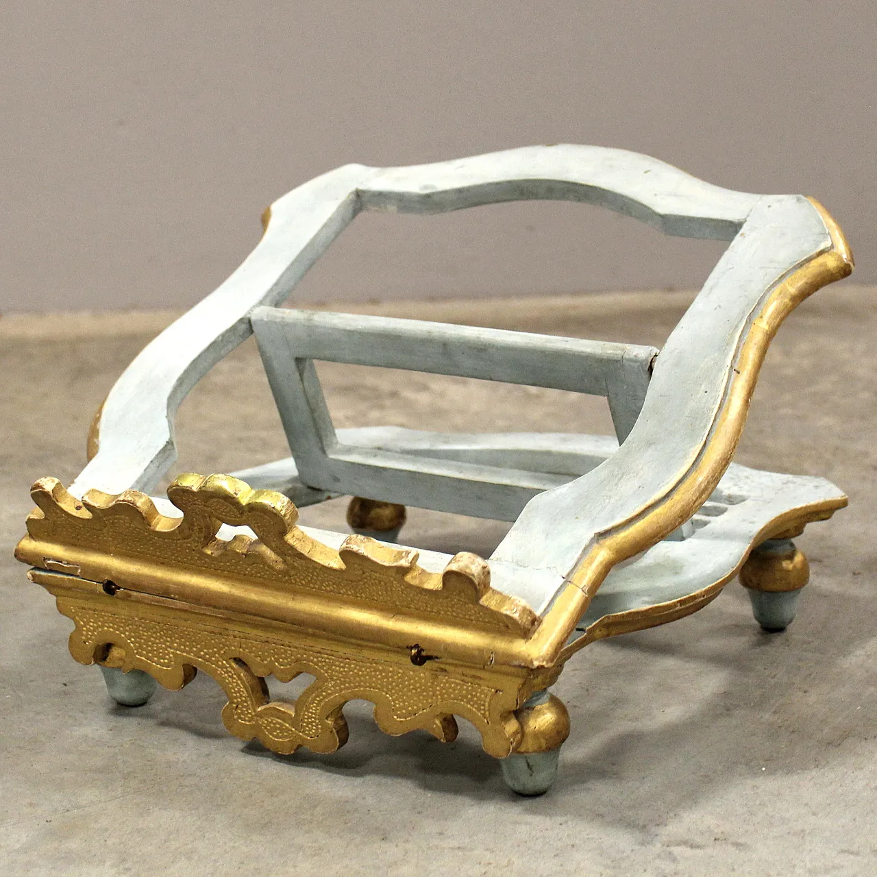 18th century Italian lacquered and gilded wooden table lectern 6