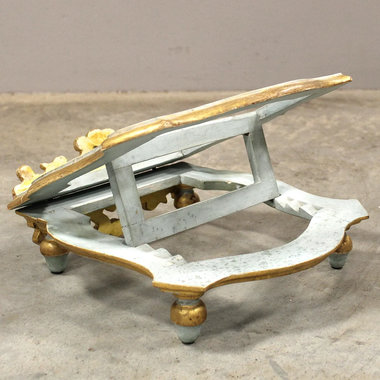 18th century Italian lacquered and gilded wooden table lectern 7