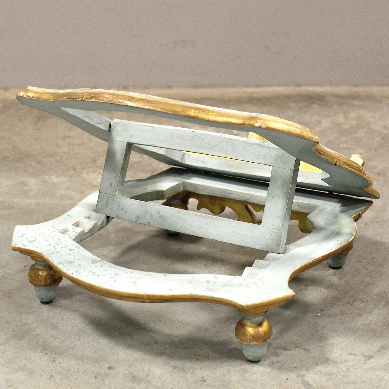18th century Italian lacquered and gilded wooden table lectern 8