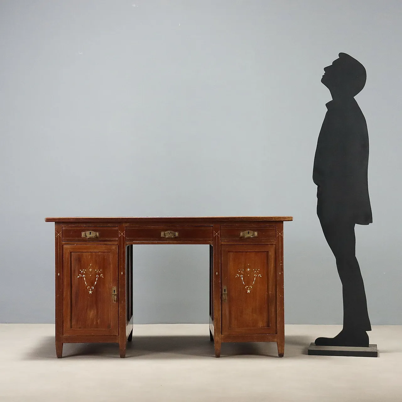 Liberty mahogany desk with leather and inlays, early 20th century 2