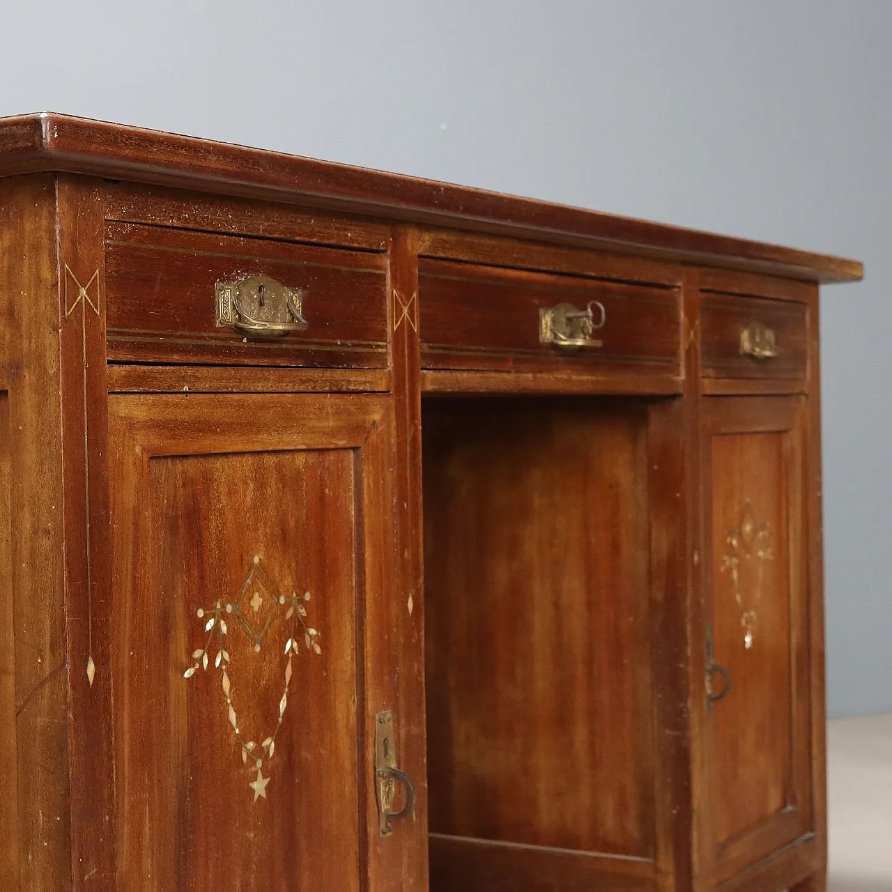 Liberty mahogany desk with leather and inlays, early 20th century 4