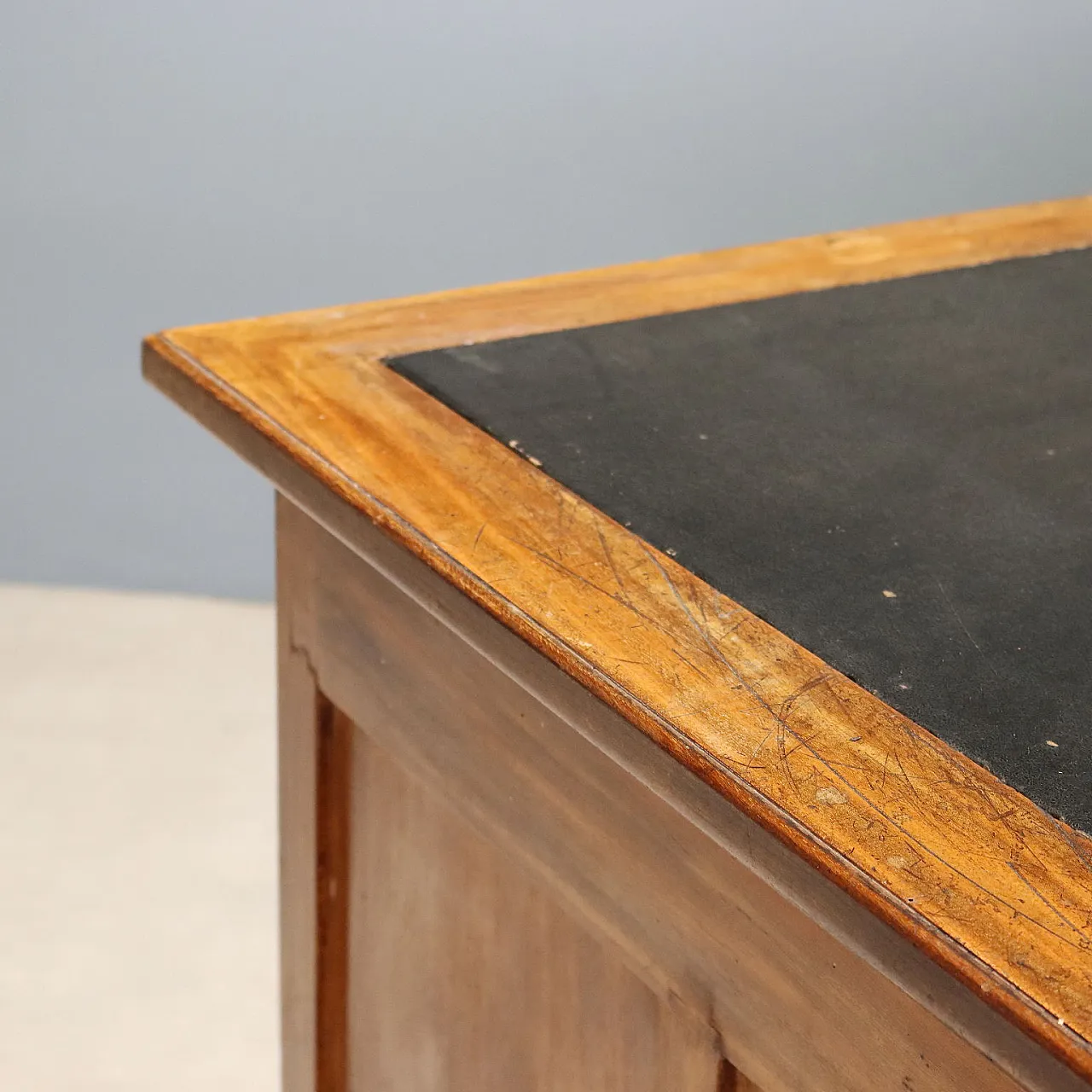 Liberty mahogany desk with leather and inlays, early 20th century 7
