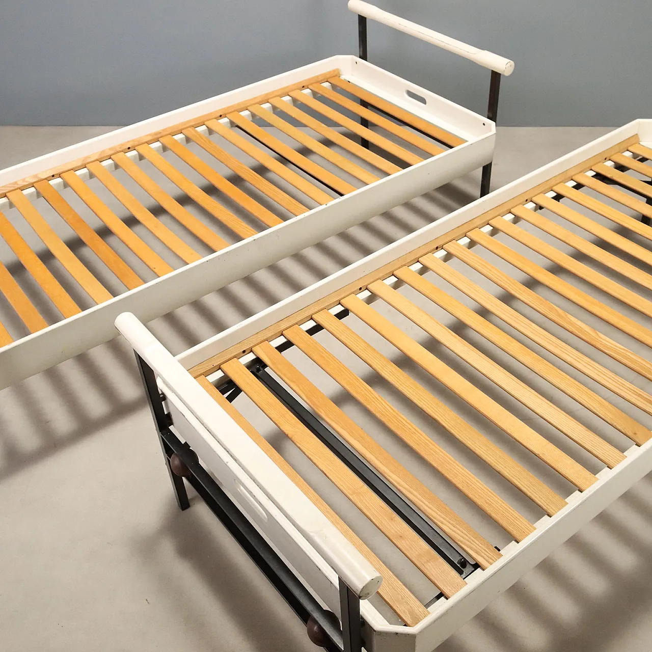Pair of L75 beds by Osvaldo Borsani for Tecno, 20th century 7