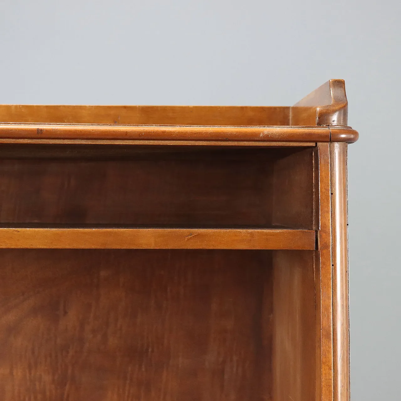 Open walnut bookcase with balustrade, 20th century 4